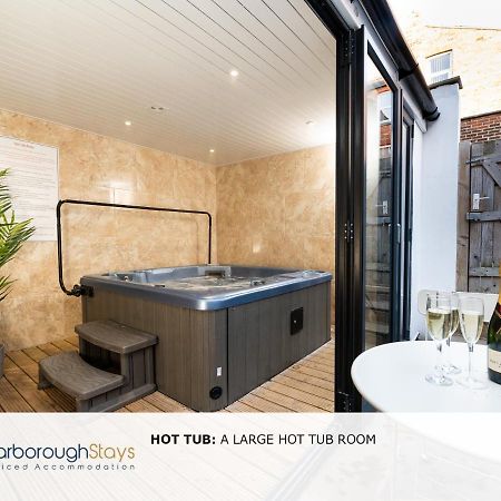 Scarborough Stays - Luxury Townhouse Ideal For Large Groups - Hot Tub Εξωτερικό φωτογραφία