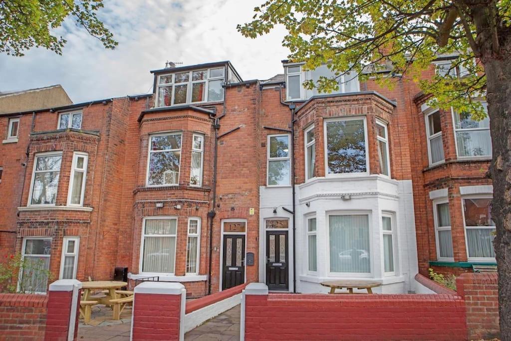 Scarborough Stays - Luxury Townhouse Ideal For Large Groups - Hot Tub Εξωτερικό φωτογραφία