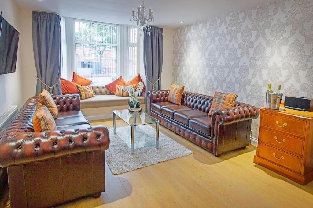 Scarborough Stays - Luxury Townhouse Ideal For Large Groups - Hot Tub Εξωτερικό φωτογραφία